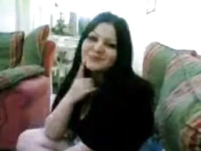 A beleza asiática gostosa com lindos cabelos ruivos é tão minúscula e delicada que vídeo de desenho animado pornô o namorado perde a cabeça quando
