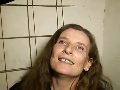 Morena deslumbrante desnhoporno perfurada