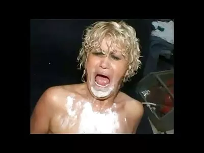 Sexy filme pornô em desenho animado adolescente chupando pau no quarto